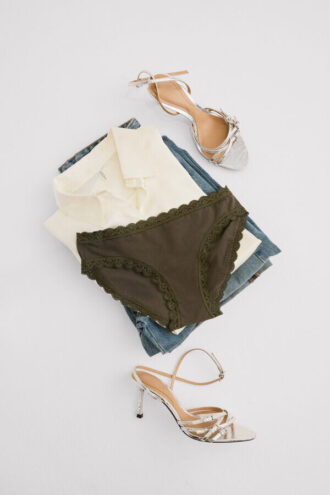 Bavlněné a krajkové kalhotky