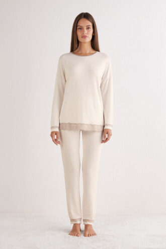 Dlouhé pyžamo s krajkovým lemováním z modalu