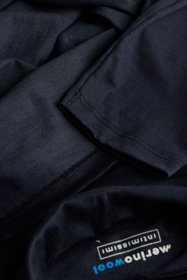 Dlouhý rukáv, vysoký límec, merino vlna Dlouhý rukáv, vysoký límec, merino vlna