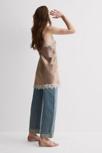 Kontrastní krajková hedvábná košilka