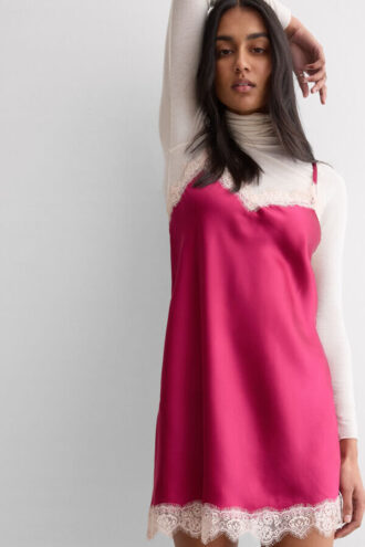 Kontrastní krajková hedvábná košilka