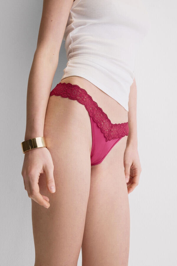 Krajka a mikrovlákno Brazilian kalhotky ve stylu 80. let Krajka a mikrovlákno Brazilian kalhotky ve stylu 80. let