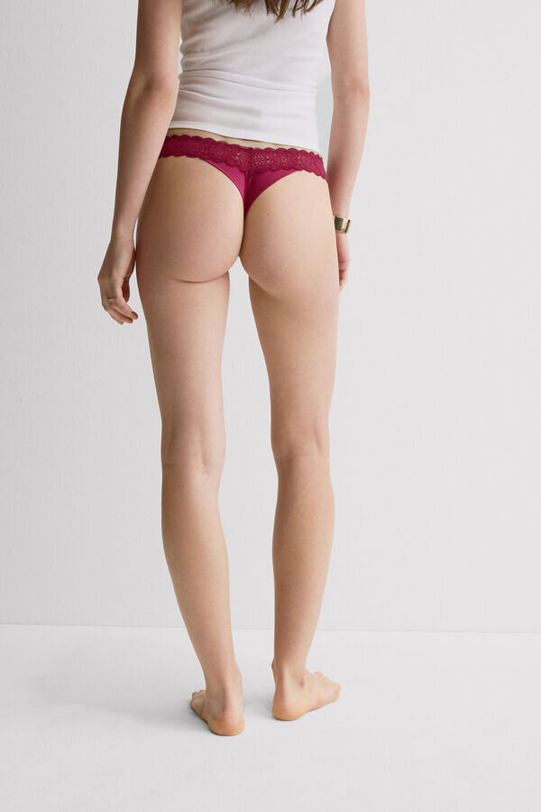 Krajka a mikrovlákno Brazilian kalhotky ve stylu 80. let Krajka a mikrovlákno Brazilian kalhotky ve stylu 80. let