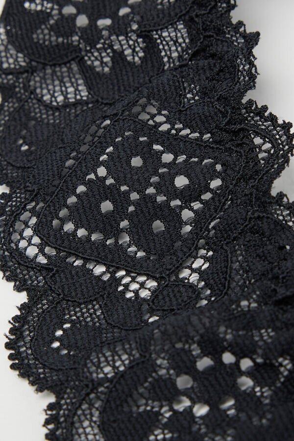 Krajkové a bavlněné Brazilian kalhotky ve stylu 80. let Krajkové a bavlněné Brazilian kalhotky ve stylu 80. let