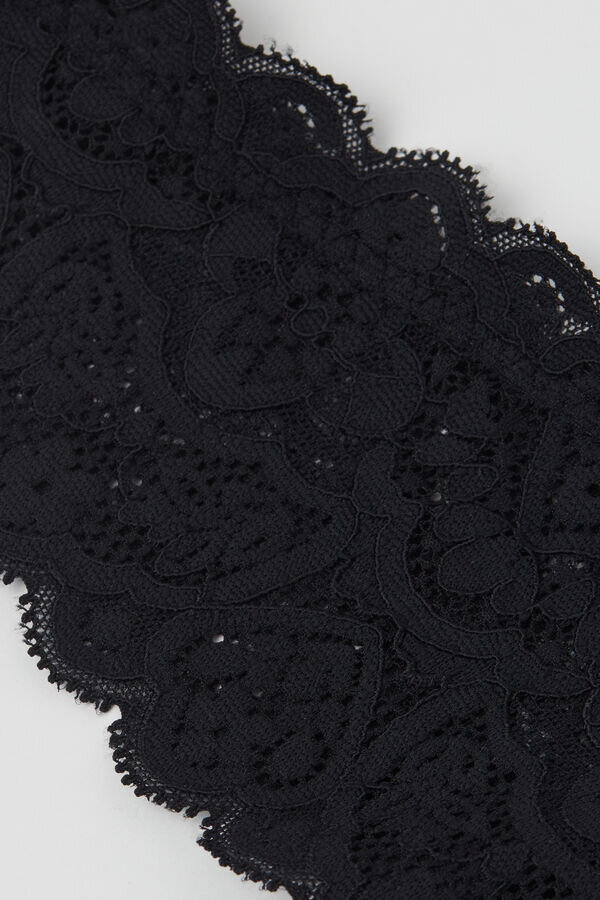 Krajkové Brazilian kalhotky ve stylu 80. let Krajkové Brazilian kalhotky ve stylu 80. let