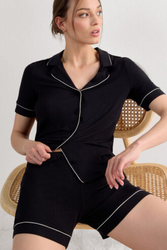 Modální šortky s kontrastním lemováním