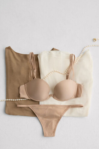 Podprsenka Ilenia s košíčky a hlubokým výstřihem z Ultralight Microfiber