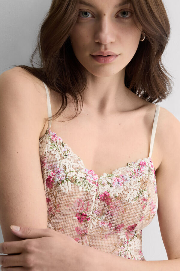 Pretty Flowers babydoll s potiskem květin z tylu a krajky Pretty Flowers babydoll s potiskem květin z tylu a krajky