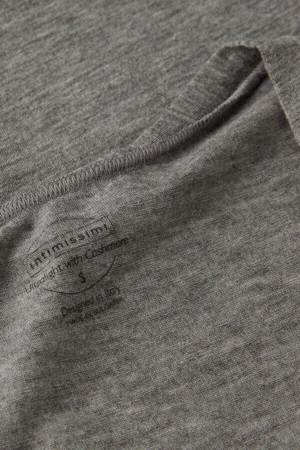 Top s výstřihem do V z ultralehkého modalu s kašmírem Top s výstřihem do V z ultralehkého modalu s kašmírem