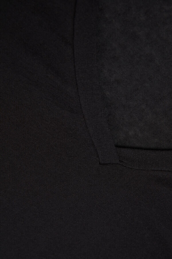 Top s výstřihem do V z ultralehkého modalu s kašmírem Top s výstřihem do V z ultralehkého modalu s kašmírem