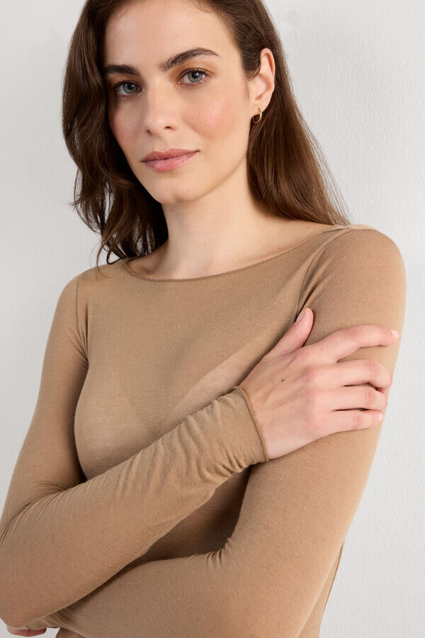 Ultralehký top s lodním výstřihem z modalu a kašmíru Ultralehký top s lodním výstřihem z modalu a kašmíru