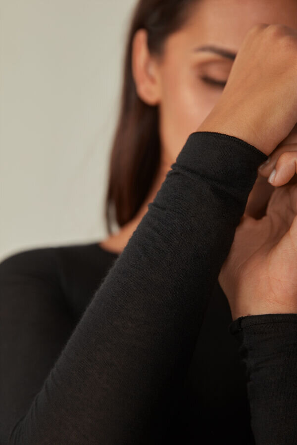 Ultralehký top s lodním výstřihem z modalu a kašmíru Ultralehký top s lodním výstřihem z modalu a kašmíru